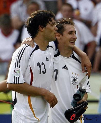 拜仁8000万后卫生涯迎来重大转折,拜仁惨遭惨案