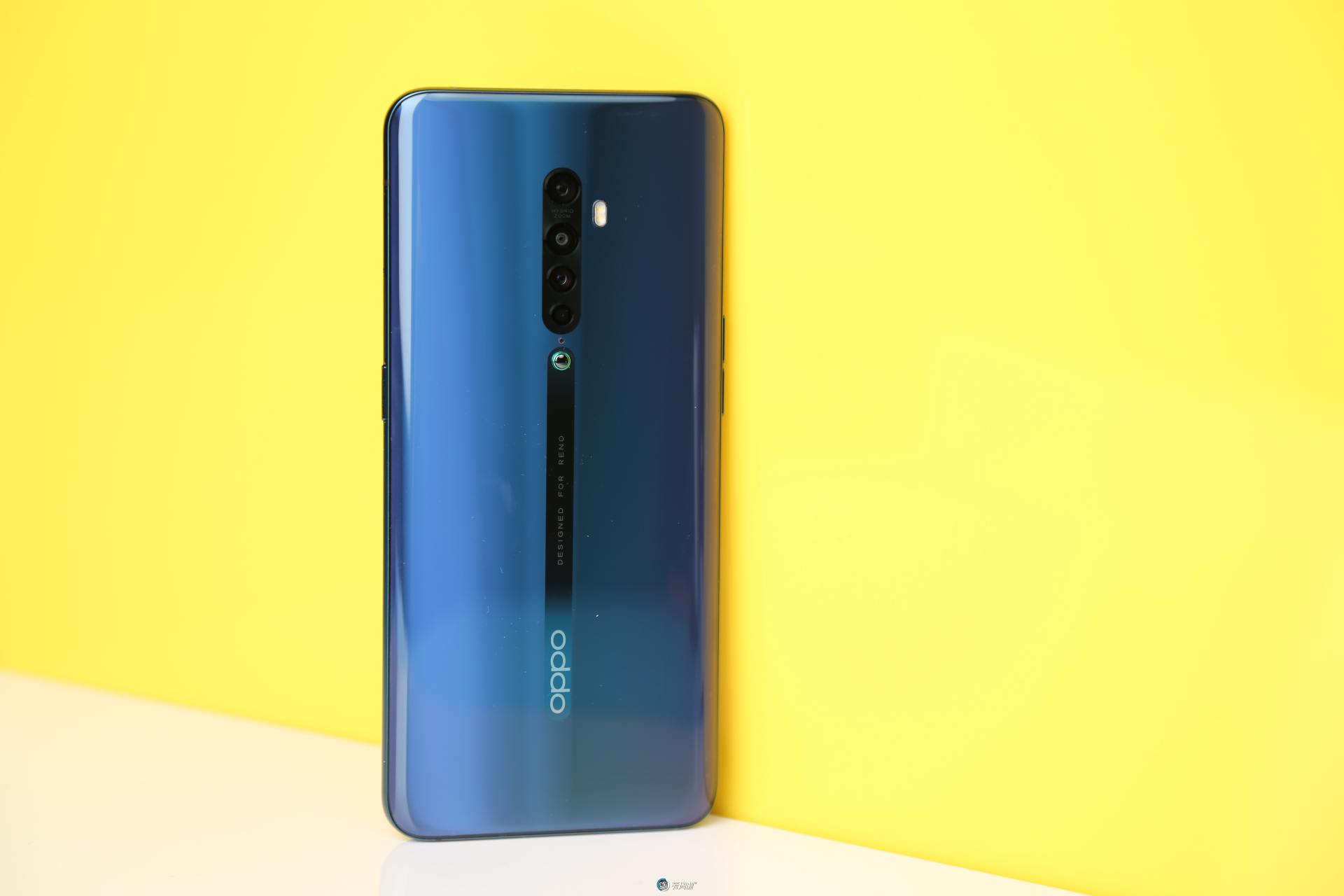 还在担心手机拍摄运动画面卡成PPT？视频锁定追焦功能了解一下