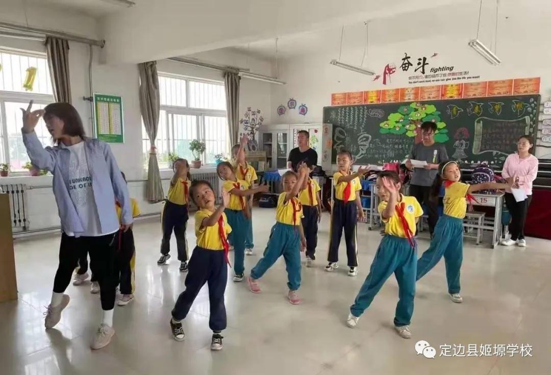 砥砺奋进谱华章不忘初心,砥砺初心奋勇前行谱新篇