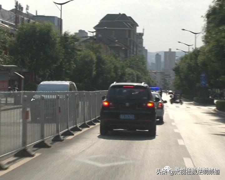 交警开道护送颅骨骨折儿童就医,市南交警紧急开道送断指伤员就医