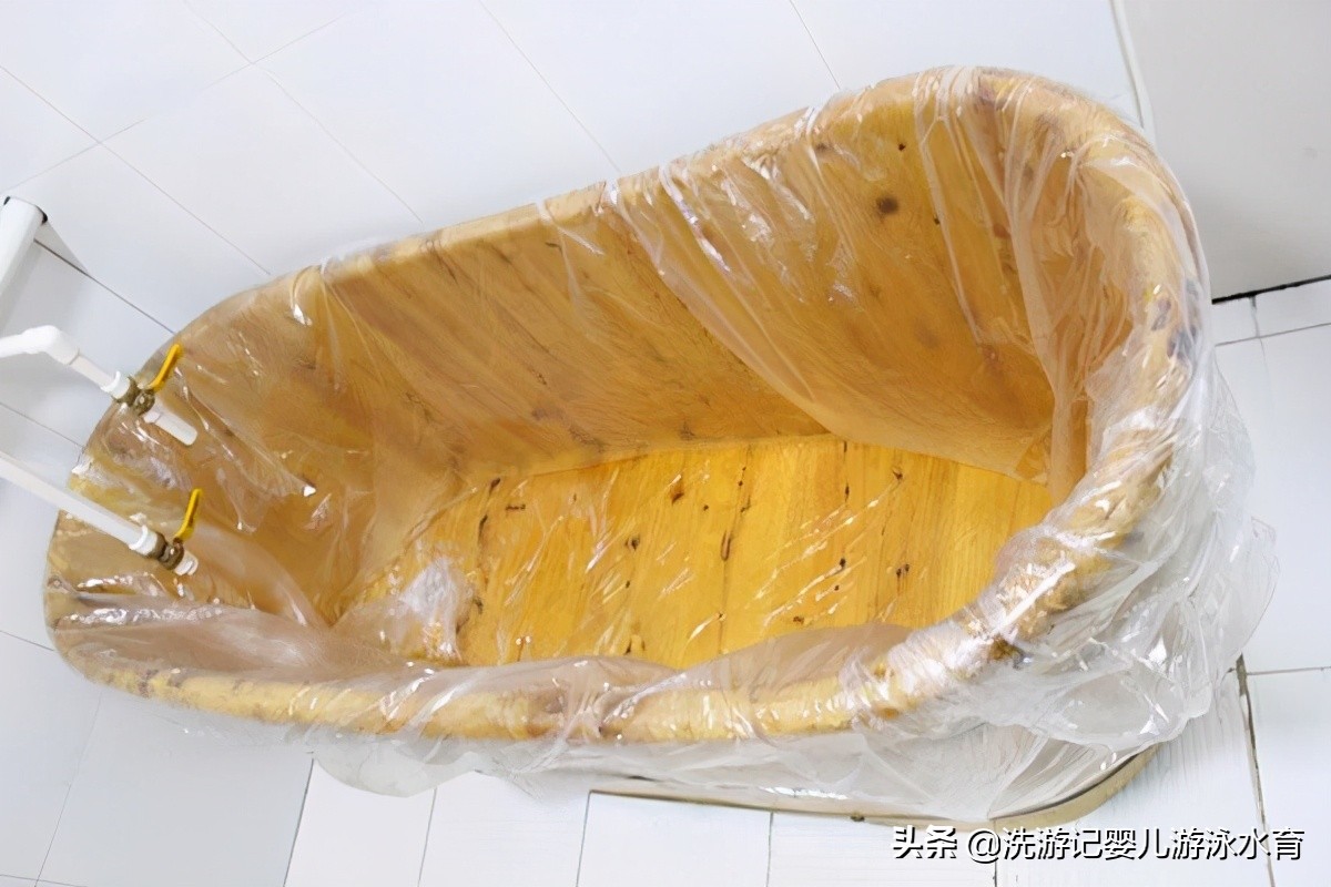 宝宝洗澡不用一次性浴膜的危害,宝宝用浴垫洗澡好吗