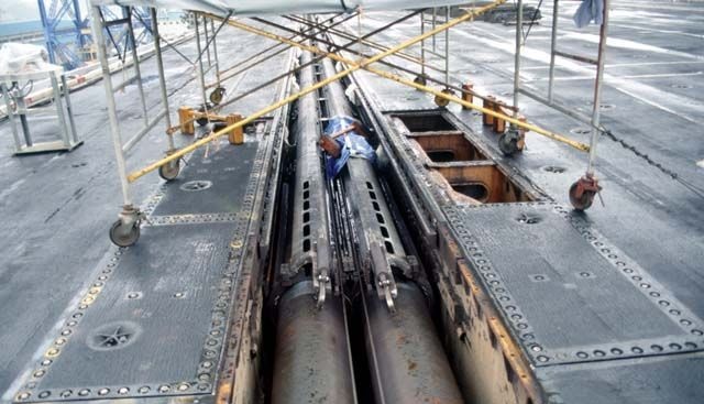 燃气弹射器与蒸汽弹射器,航母蒸汽弹射与电磁弹射比较