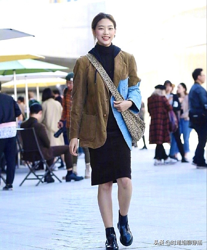 韩国特色服装街拍穿搭,韩国穿搭高级感街拍