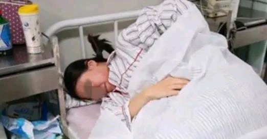 产妇分娩难产痛得大叫,产妇分娩大声喊叫