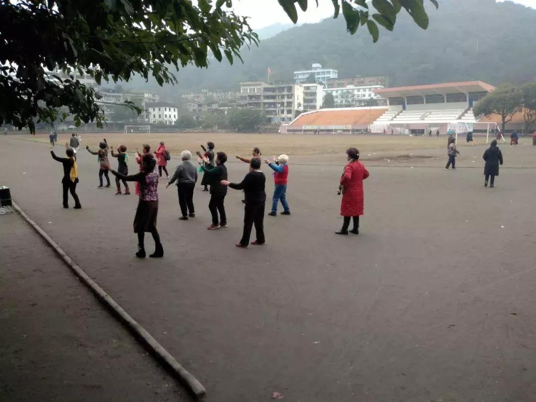 鍐嶈瀹滃鑿滃潩鏈哄満,鍥涘窛瀹滃鍐嶈