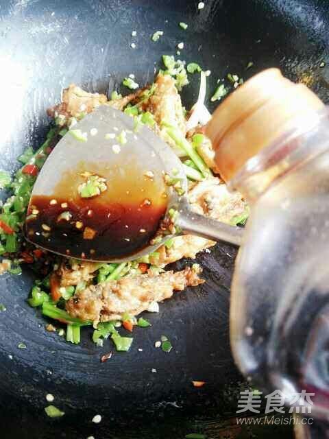 无论吃什么鱼，别再加料酒了，学会“这一招”，鲜嫩不腥还不粘锅