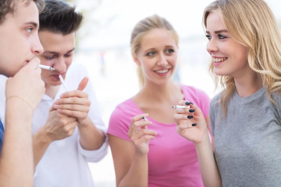 如何拥抱一个刺猬,两只刺猬如何拥抱