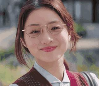 凡士林润唇膏适合唇炎的人么,依泉润唇膏和凡士林哪款适合唇炎