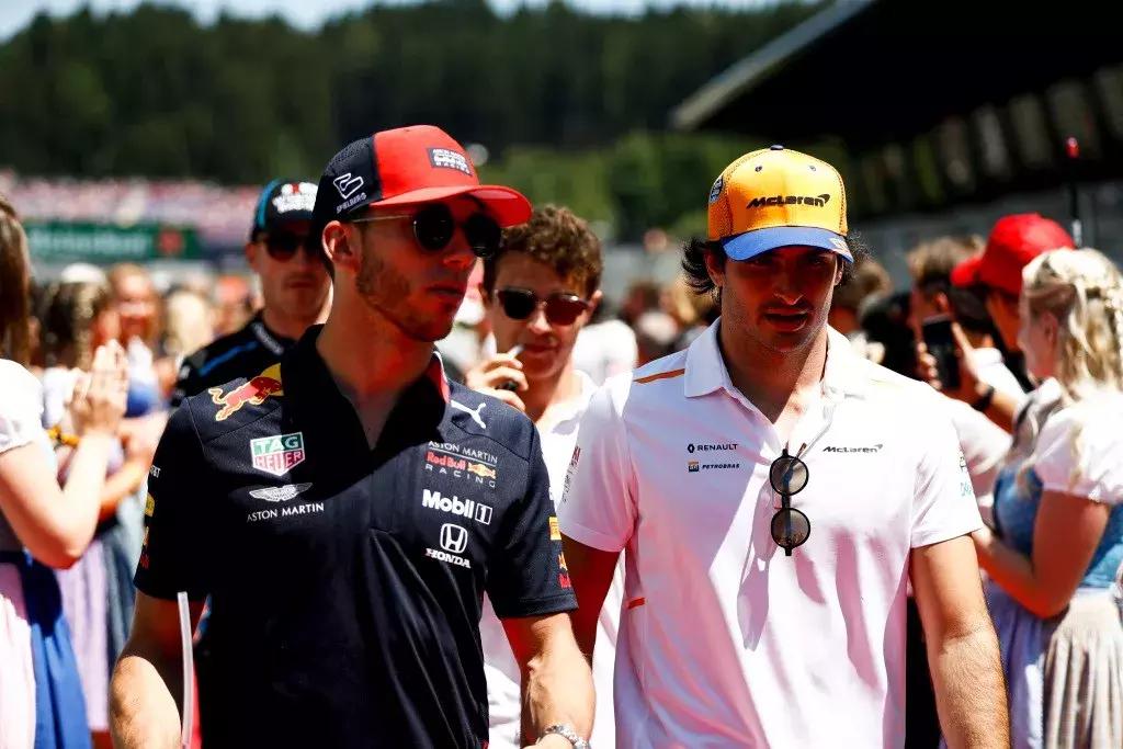 红牛之争背后的秘密,红牛极限运动空中换人