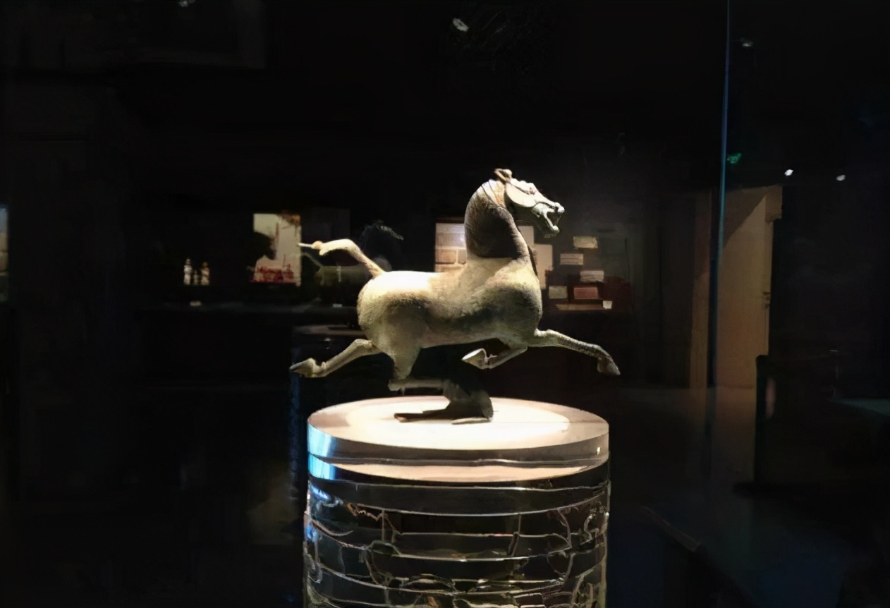 雅丹一日游最佳去处,水上雅丹游玩避坑