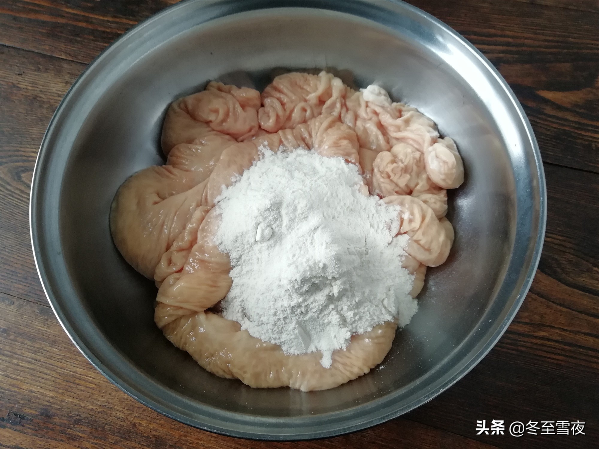 洗肥肠的方法小视频,清洗肥肠半透明小窍门