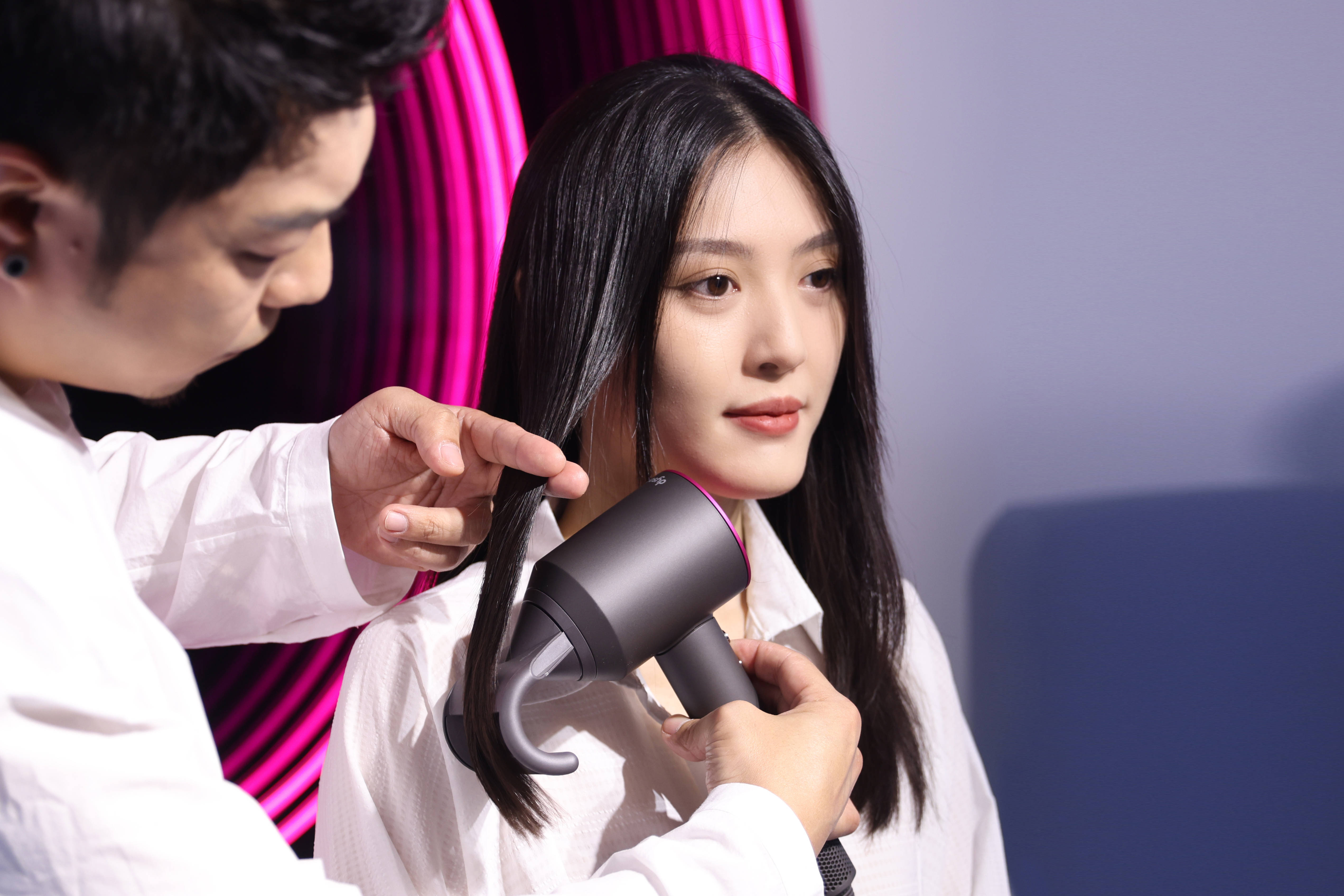 戴森新出“气流梳”“手残*党**”再也不怕头发飞翘