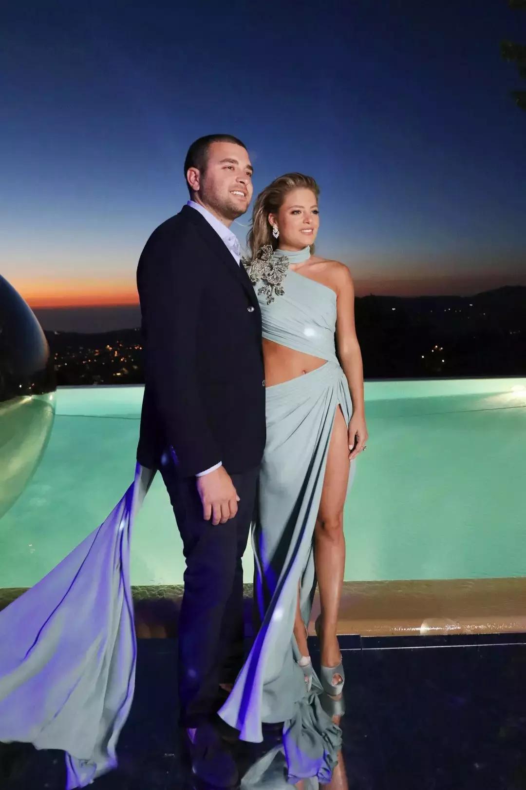 15万颗施华洛世奇水晶,eliesaab婚纱