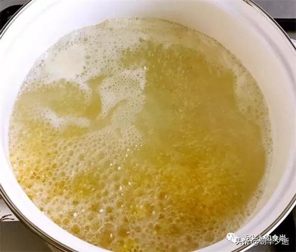 熬小米粥加碱的正确方法,熬小米粥千万要放小苏打