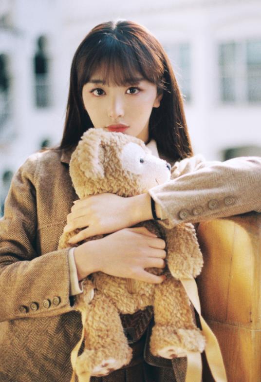 颧骨两边不对称也可以长得好看吗,颧骨突出对五官的要求更高