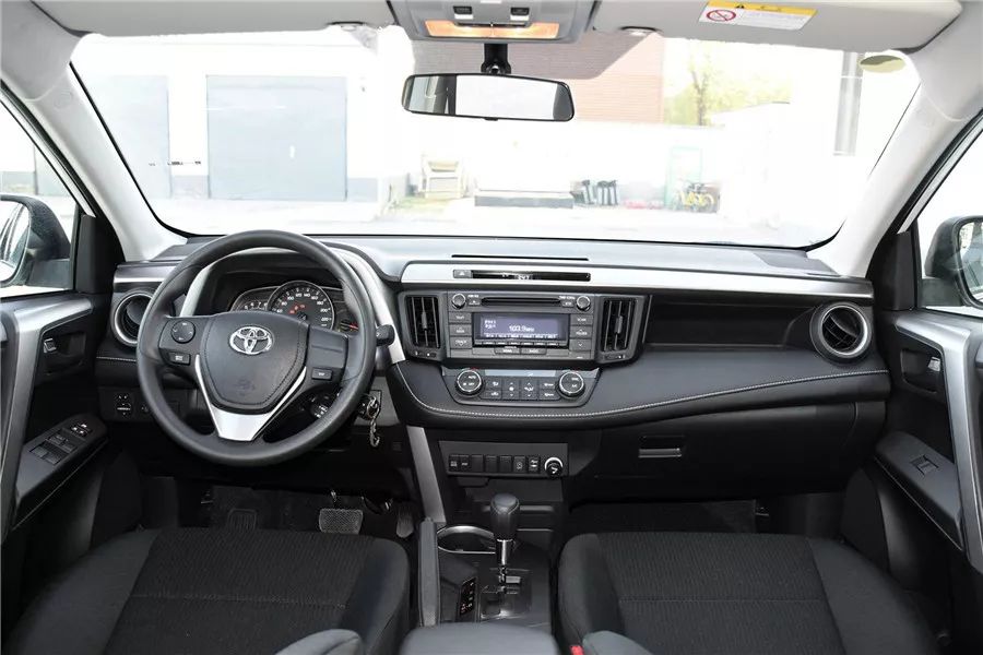 16万买丐版丰田RAV4还是本田CR-V？这款中型SUV没准更合适