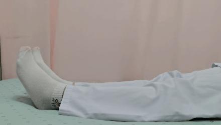 真人示范！护士小姐姐教学孕期运动，躺着就能做