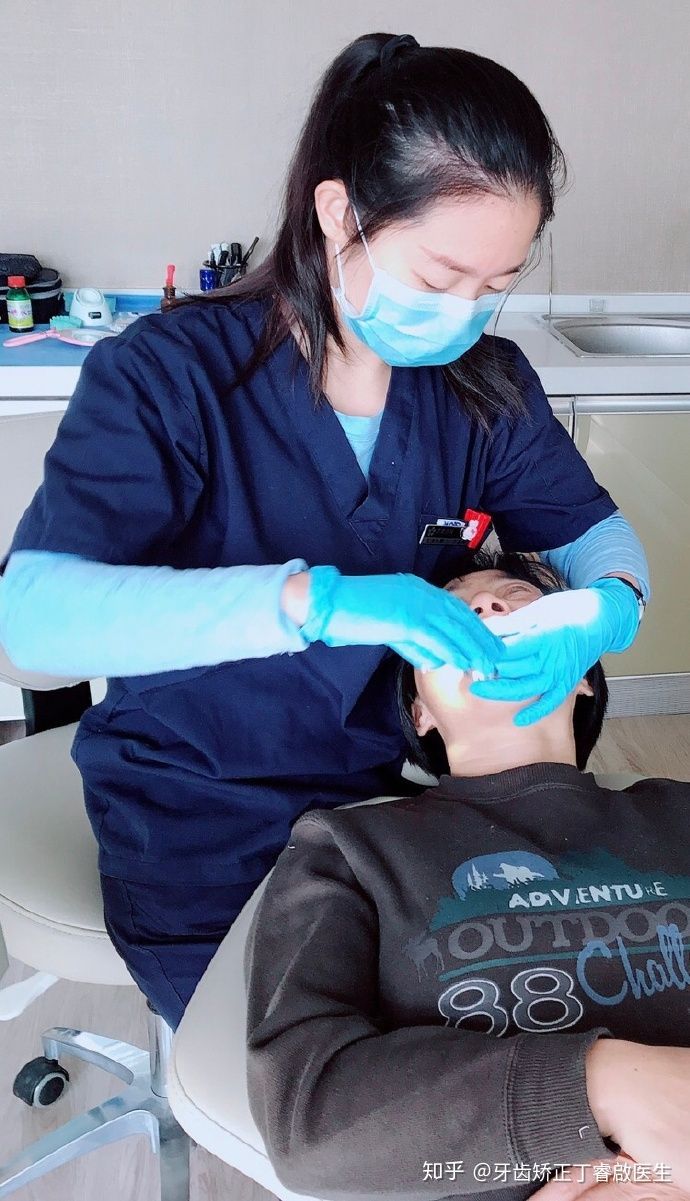 隐适美牙套矫正手法,隐适美牙套矫正的全过程