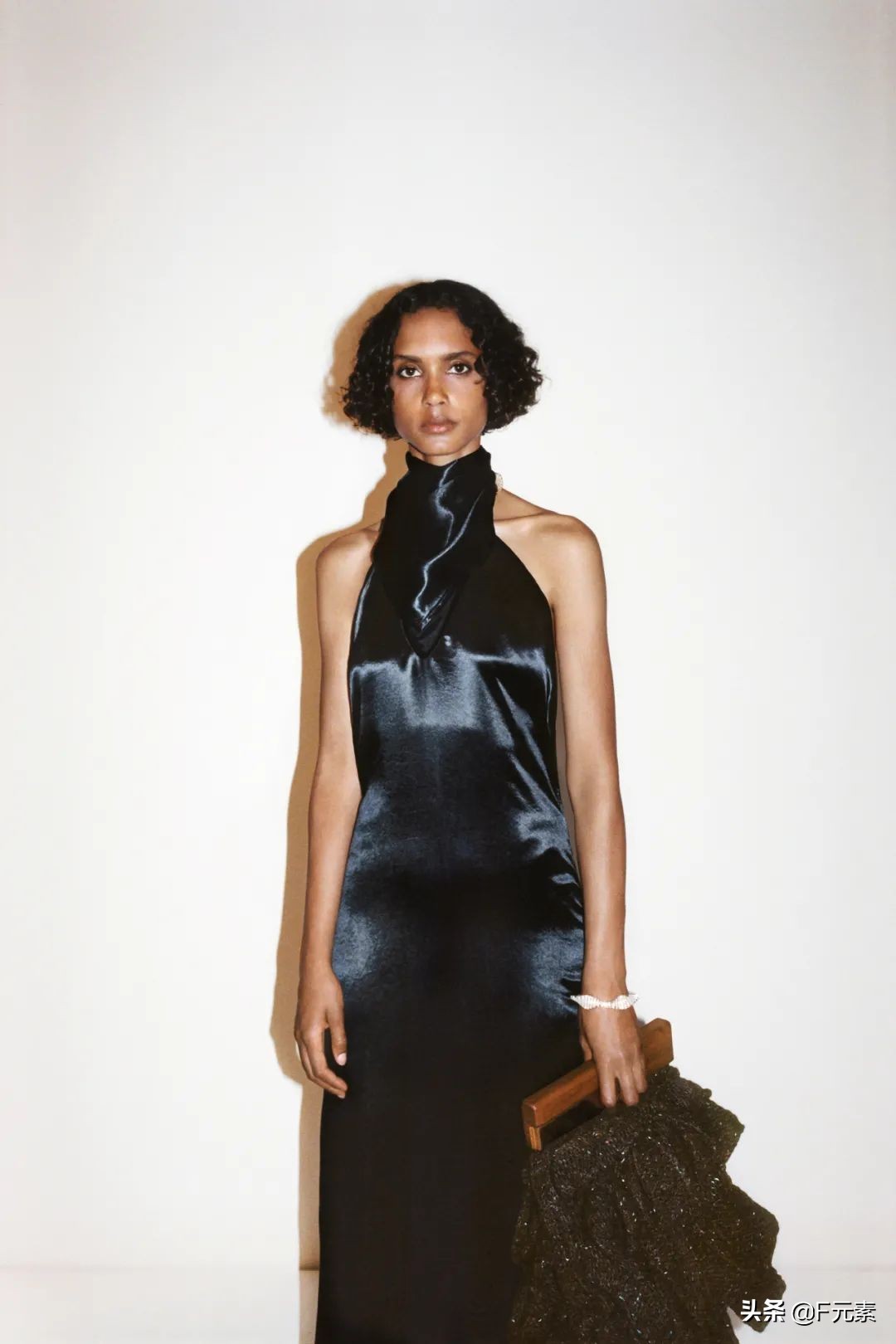 雕刻面料，BV不止有编织：BottegaVeneta2021度假系列