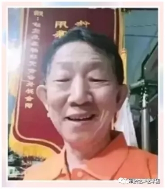 战友在烈士陵园大哭,老兵在战友纪念碑前痛哭