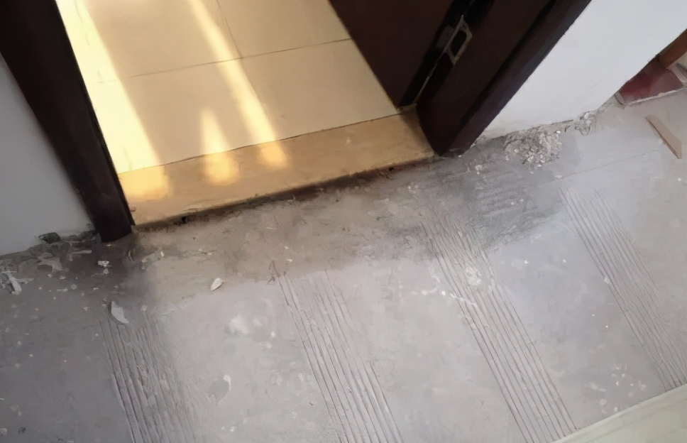 房子渗水返潮是怎么回事,梅雨季节墙壁渗水原因