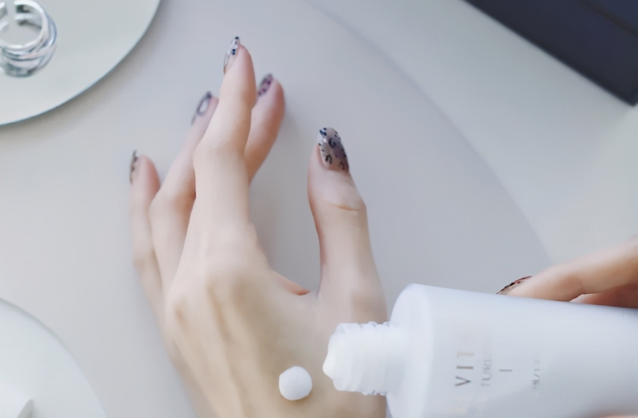 适合中年妈妈的保湿补水水乳,适合50岁以上抗皱保湿水乳品牌