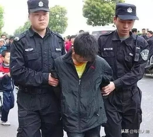 12岁男孩弑母案女孩讲述杀母过程,12岁男孩杀女童后续