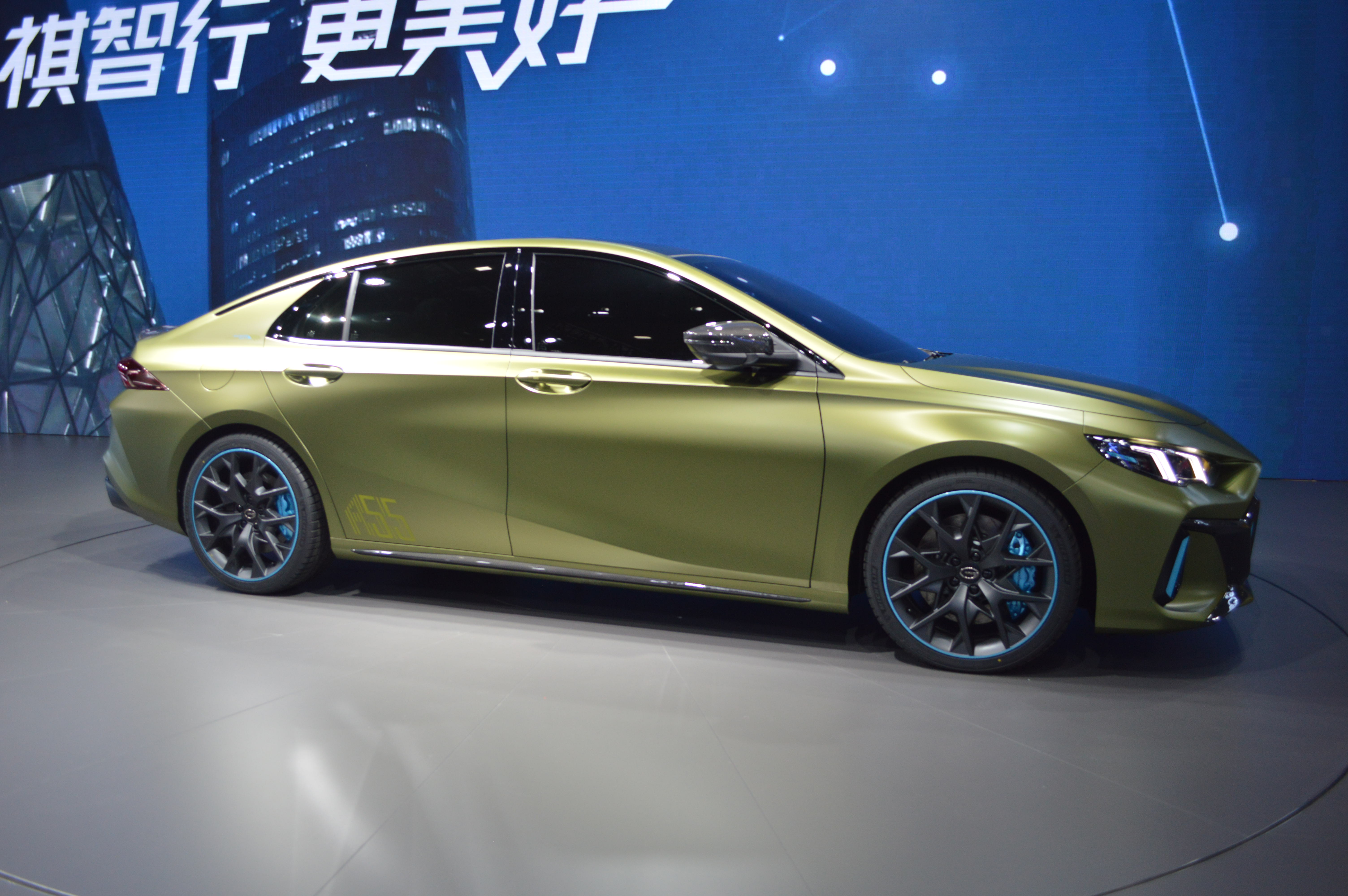 广州车展车模小姐姐,2019上海国际车展广汽传祺车模