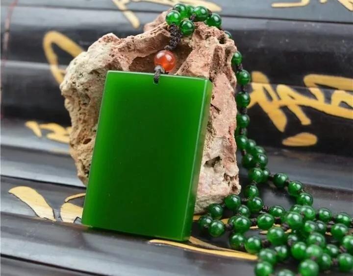 刘晓庆戴翡翠平安扣,刘晓庆帝王绿无事牌