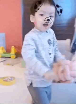 李佳航上节目被骂，霸气怼网友，妻子李晟幽默劝删尽显高情商