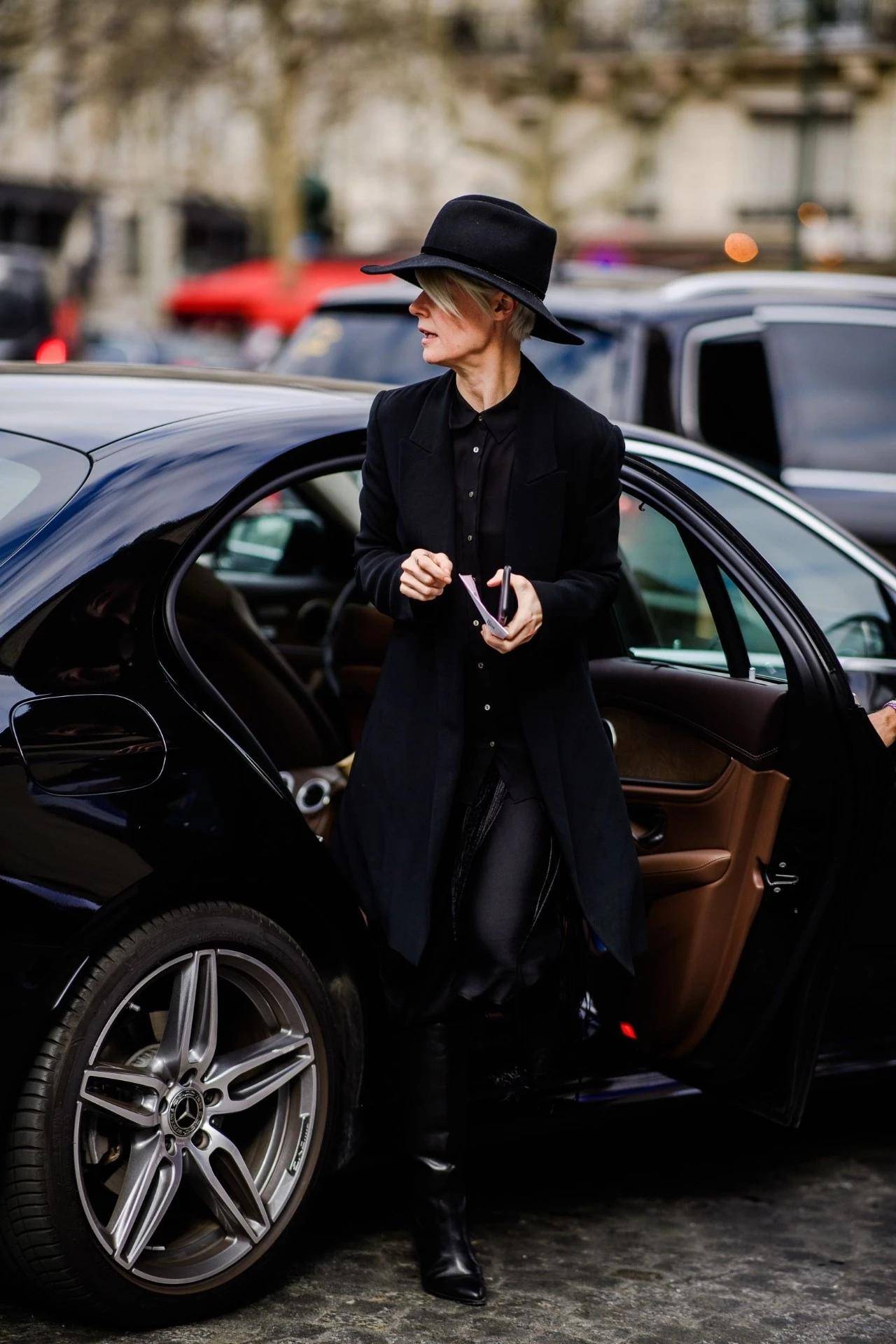 万能黑西装穿搭攻略,万能色黑色