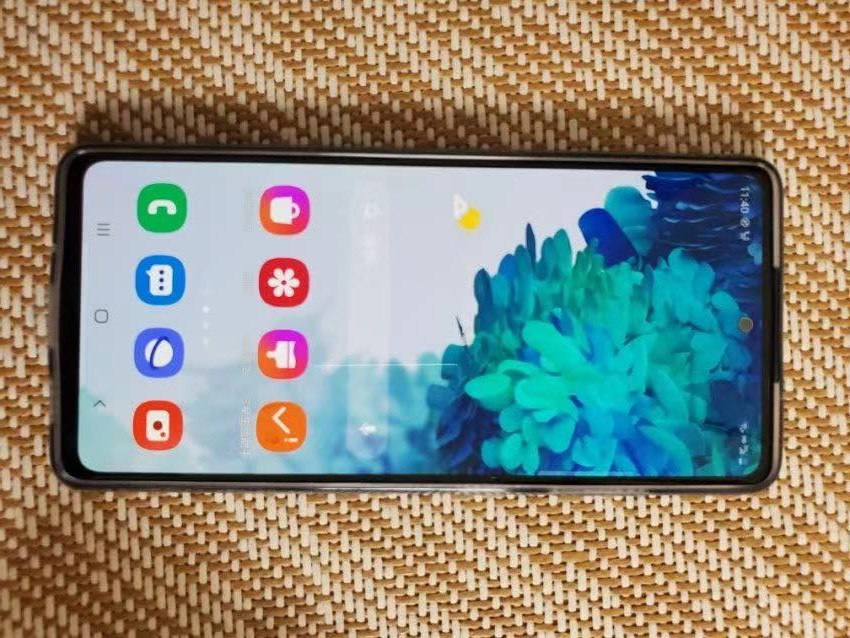 三星ip68防水的折叠屏,上市8个月的手机一般会降多少钱