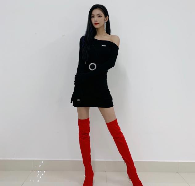 短靴大势已去!今冬流行穿“过膝靴”,时髦显高,小个子都爱了