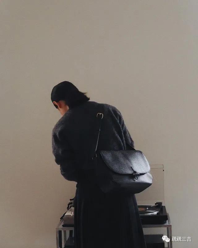 韩剧小女孩看上一款包,韩国小姐姐都背什么包包