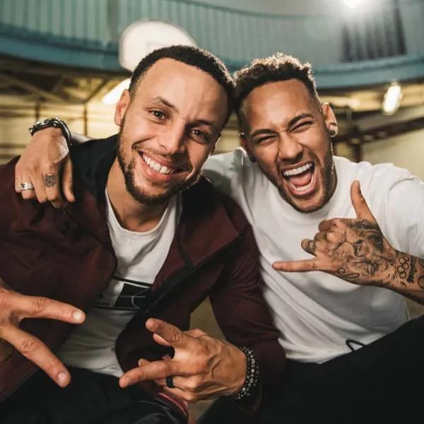 内马尔跟库里是什么关系,内马尔和19年的库里