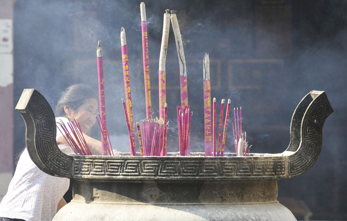 遇上一个顽固迷信的婆婆怎么办,遇到迷信婆婆怎么解决