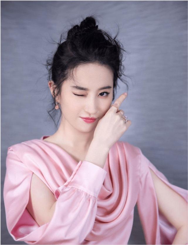 吴亦凡刘亦菲等外籍艺人是否要向外国交税？海外华人发布专业分析