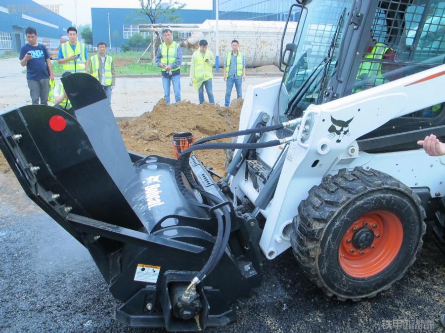 山猫滑移装载机最高能升多少米,山猫滑移装载机算什么机种
