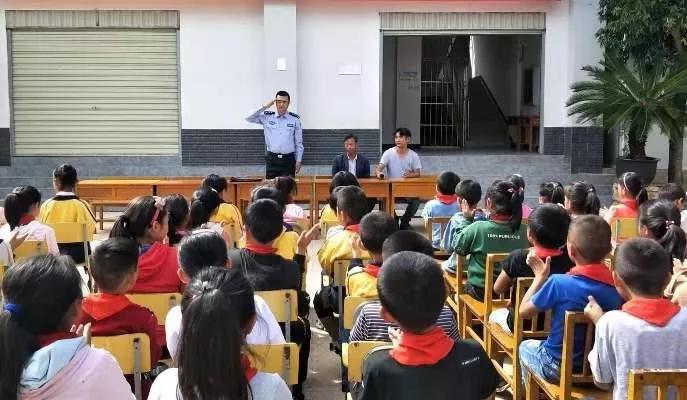 冬季事故预防‖交通安全进校园校警合力保平安