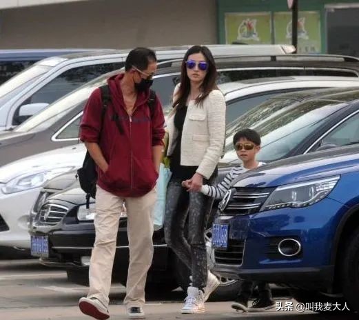 赶走徐帆、抛弃江珊后，他与她奉子成婚，12岁儿子撞脸易烊千玺