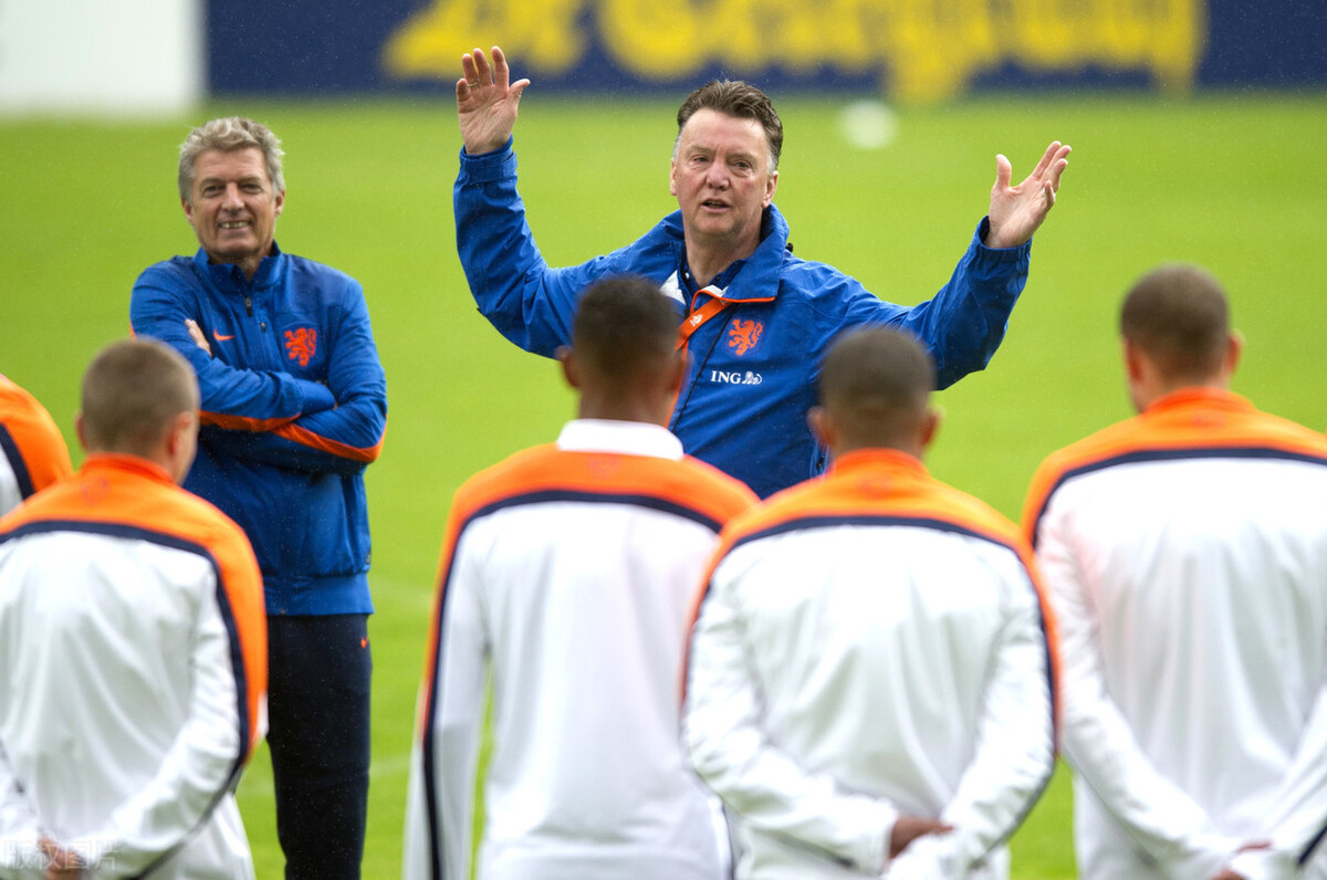 荷兰国家队对范加尔评价,范加尔宣布荷兰大名单的原视频