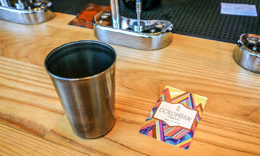 东京｜堪比艺术馆的星巴克臻选®烘培工坊樱花海中品满分咖啡