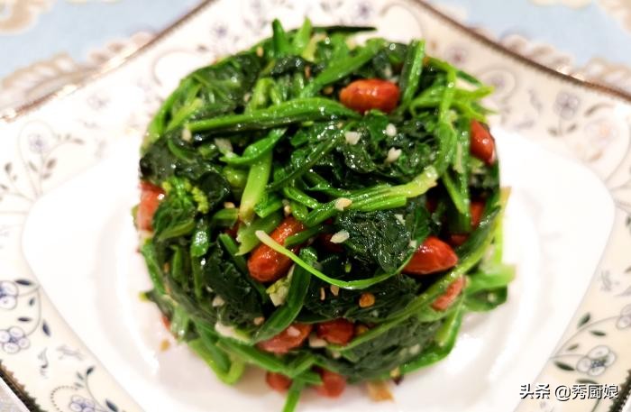 除夕年夜饭少不了凉菜，这6道凉菜，简单美味，比大鱼大肉受欢迎