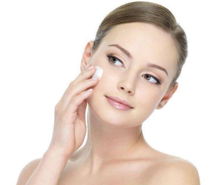 油性皮肤怎么改善不花钱,油性皮肤的正确护肤方法