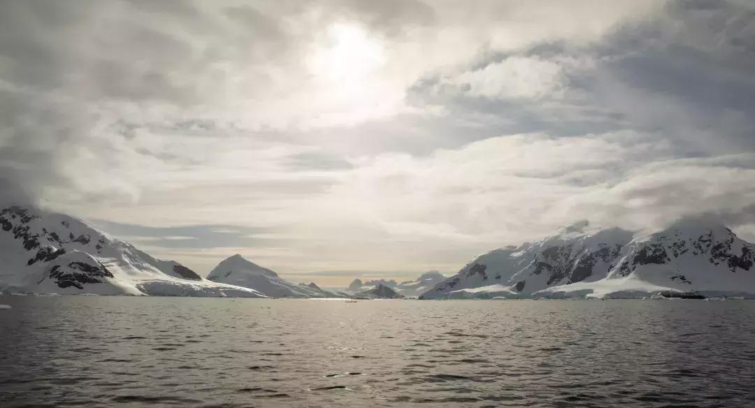 皮艇上漂流,皮筏艇海上