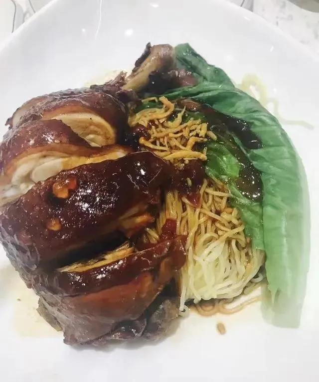 新加坡，无数务工人趋之若鹜又尝尽心酸的国家