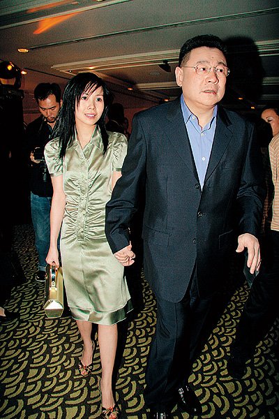 耐心蛰伏16年，成大刘的“人肉拐棍”，甘比笑到最后靠的是忍吗？