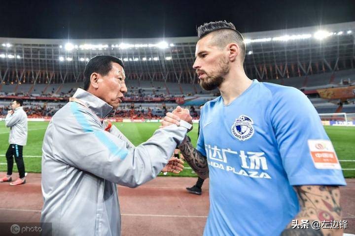 崔康熙2019足球之夜,崔康熙最佳消息鲁能