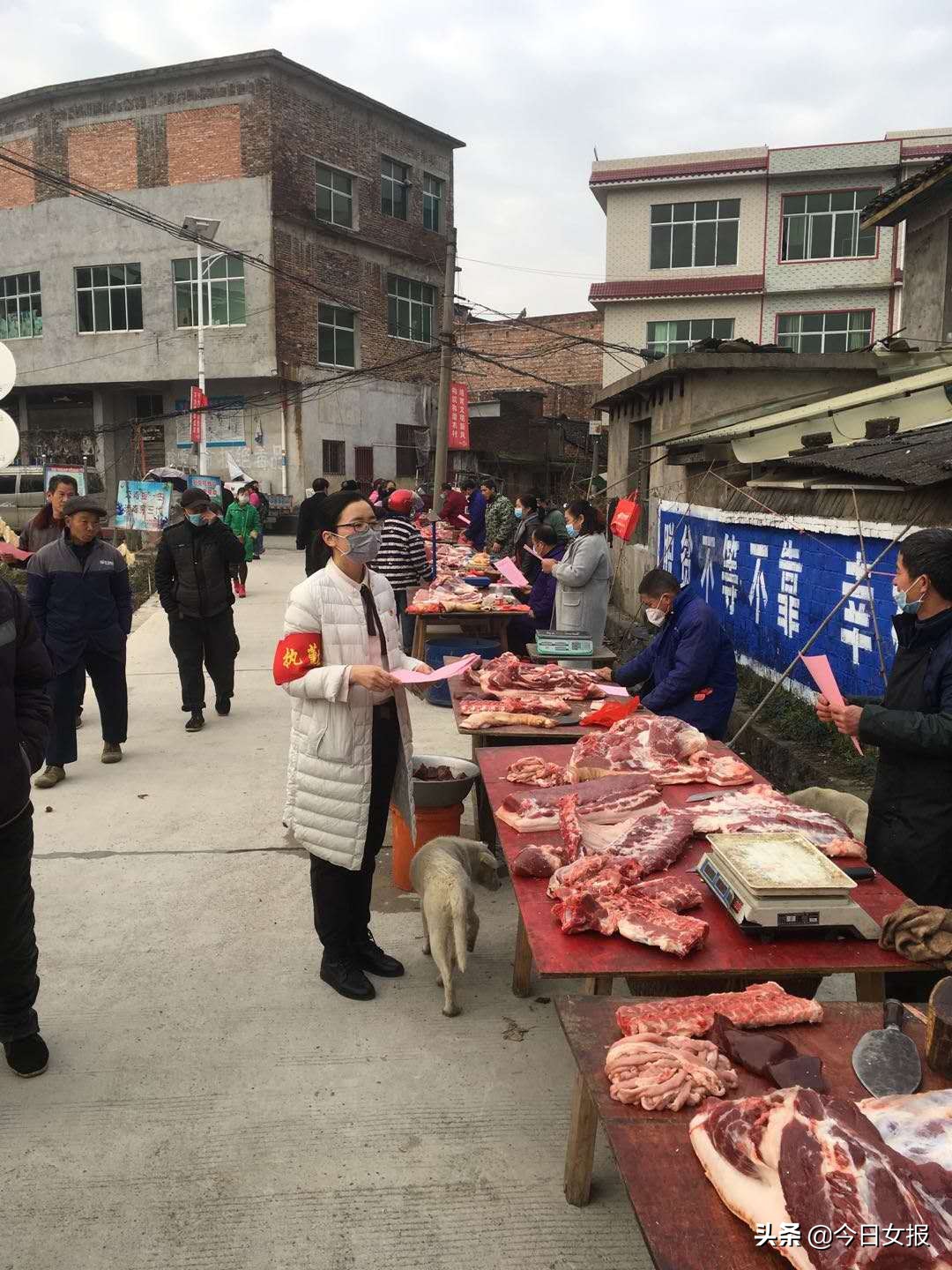 防疫人员没有防护服,没有防护服也要冲进防疫前线