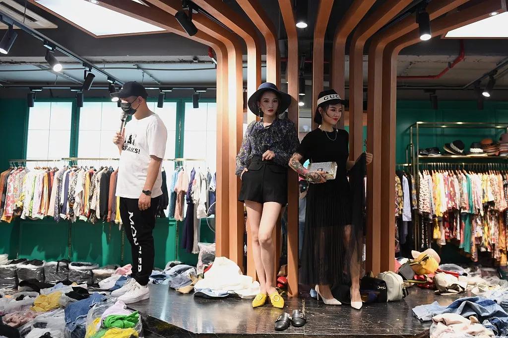 杭州四季青女装批发档口直播,直播杭州四季青女装大清仓